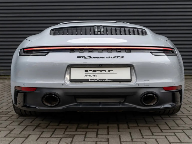 Porsche 992 Carrera 4 GTS