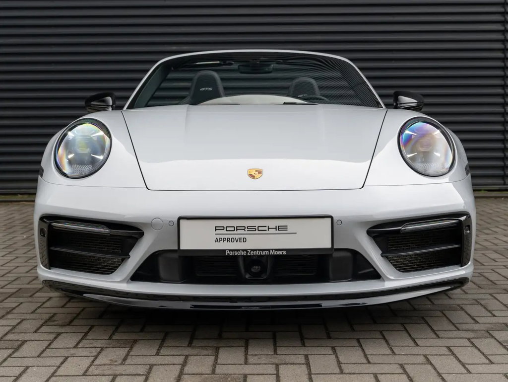 Porsche 992 Carrera 4 GTS