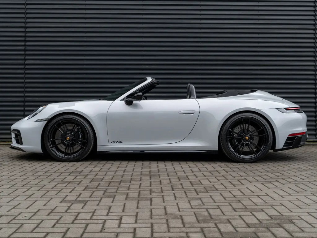 Porsche 992 Carrera 4 GTS