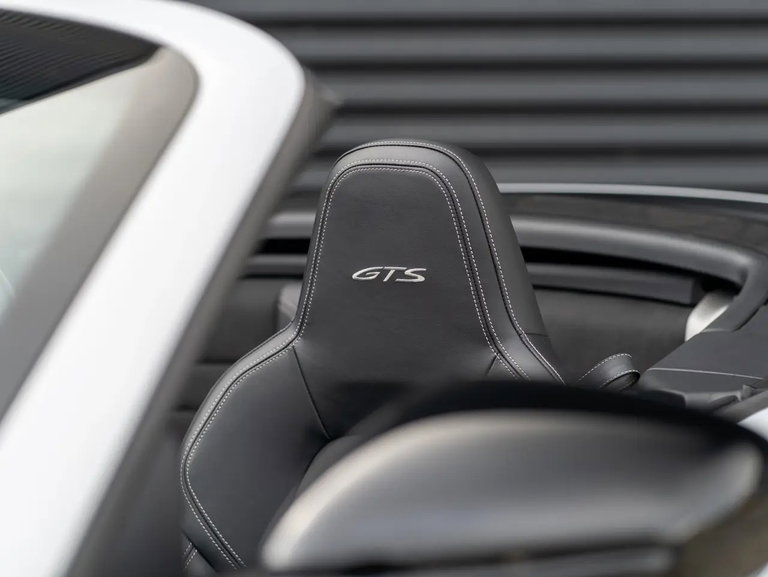 Porsche 992 Carrera 4 GTS