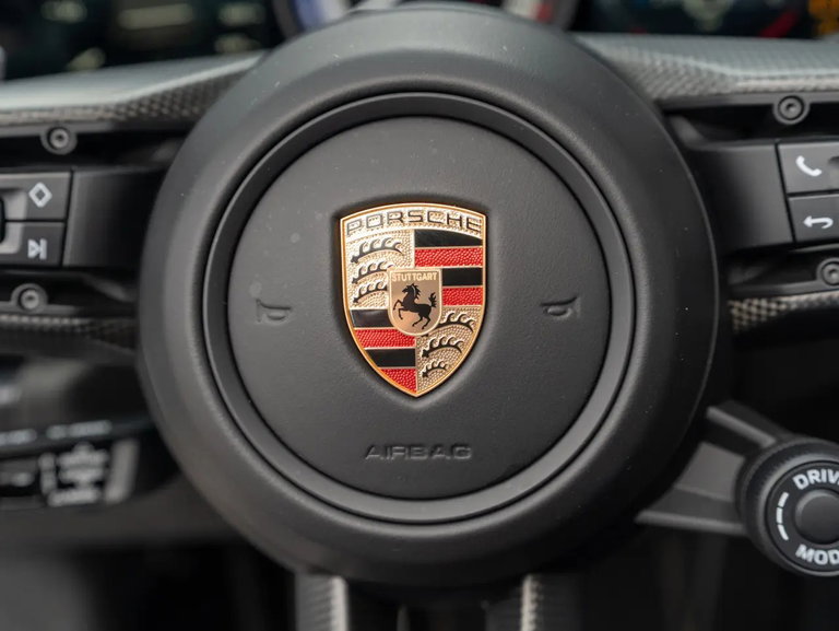 Porsche 992 Carrera 4 GTS