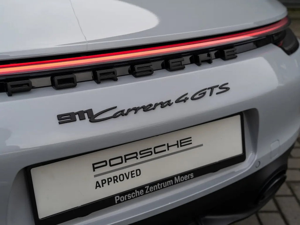 Porsche 992 Carrera 4 GTS