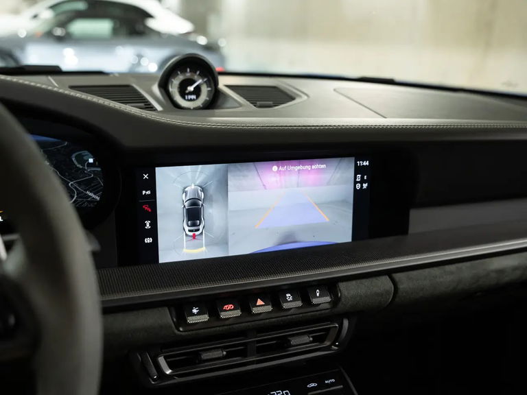 Porsche 992 Carrera 4 GTS