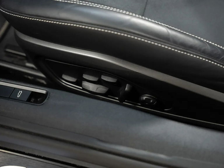 Porsche 992 Carrera 4 GTS