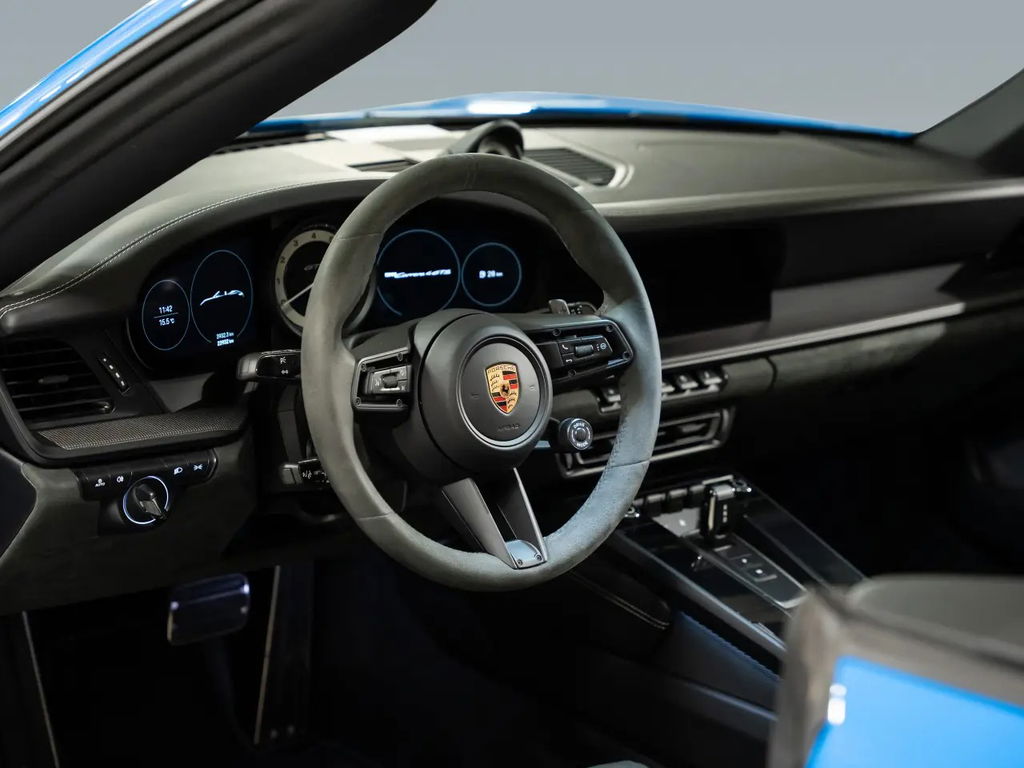 Porsche 992 Carrera 4 GTS