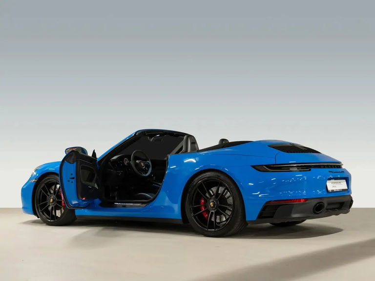 Porsche 992 Carrera 4 GTS