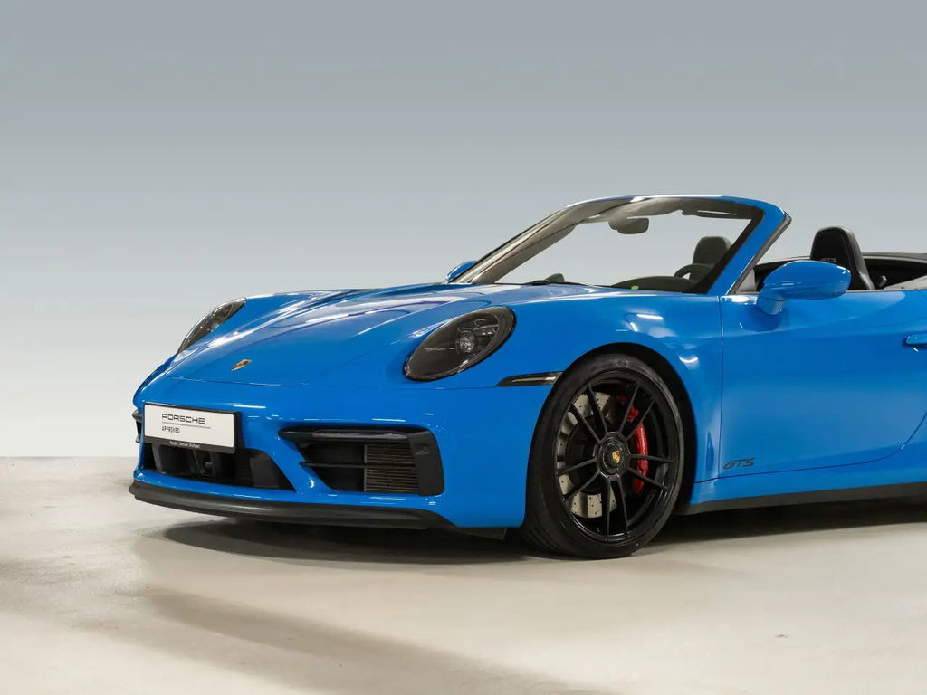 Porsche 992 Carrera 4 GTS