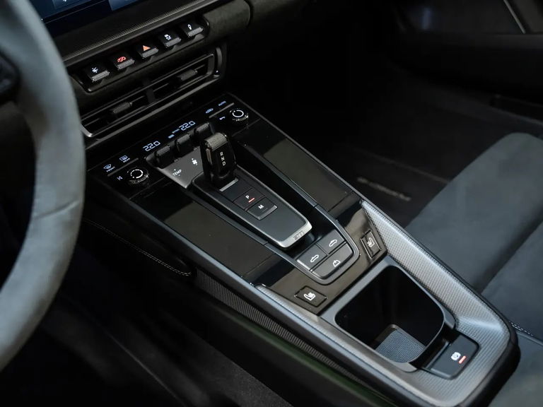 Porsche 992 Carrera 4 GTS