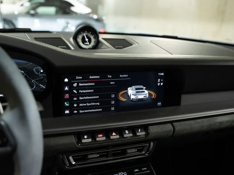 Porsche 992 Carrera 4 GTS