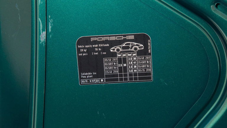 Porsche 996 Carrera 4