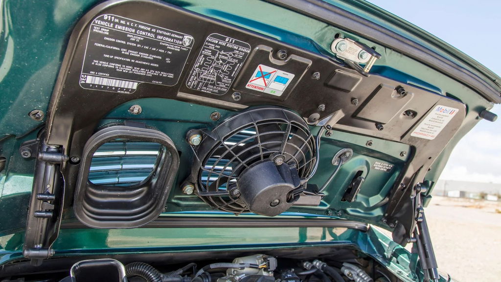 Porsche 996 Carrera 4