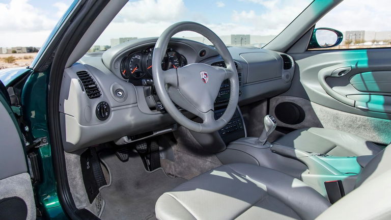 Porsche 996 Carrera 4