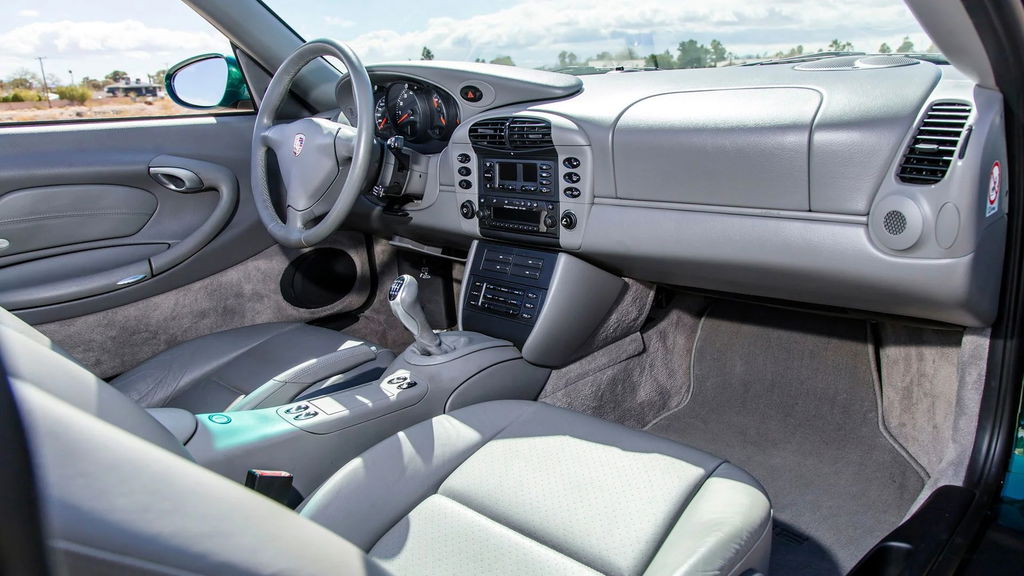 Porsche 996 Carrera 4