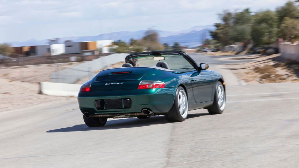 Porsche 996 Carrera 4