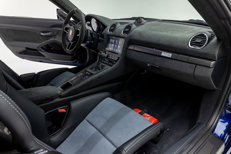 Porsche 718 Cayman GT4 RS