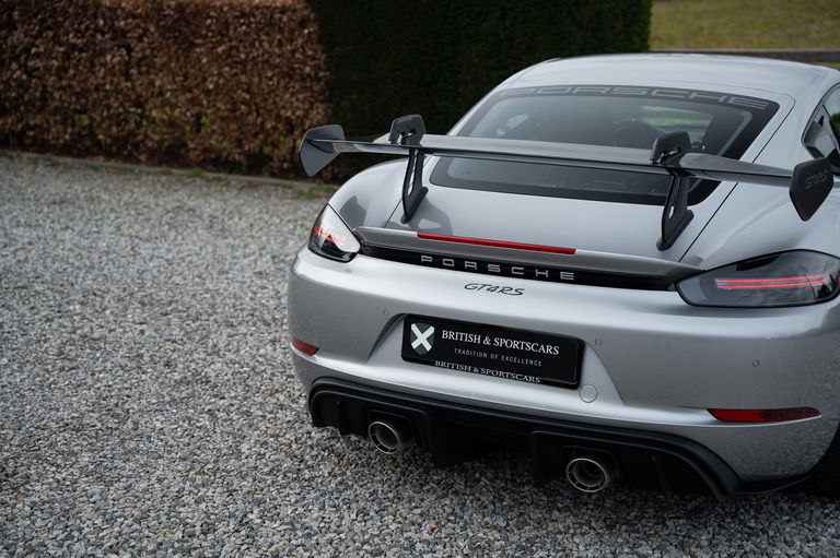 Porsche 718 Cayman GT4 RS