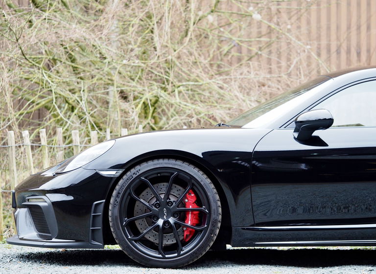 Porsche 718 Cayman GT4