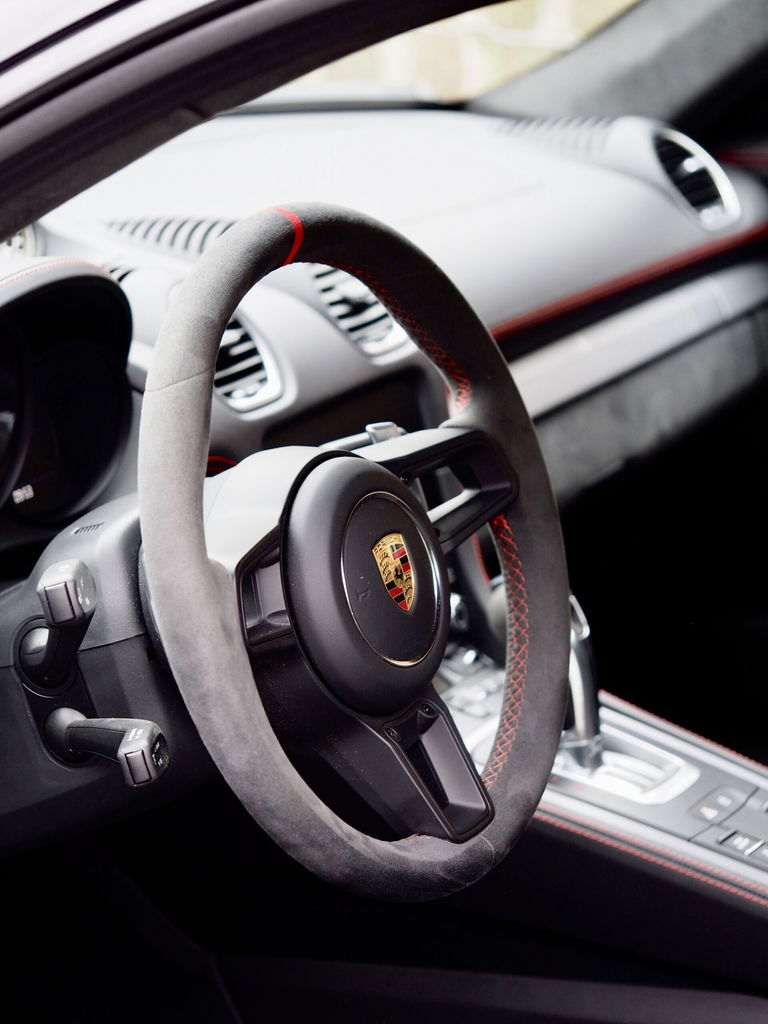 Porsche 718 Cayman GT4