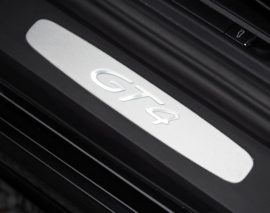 Porsche 718 Cayman GT4