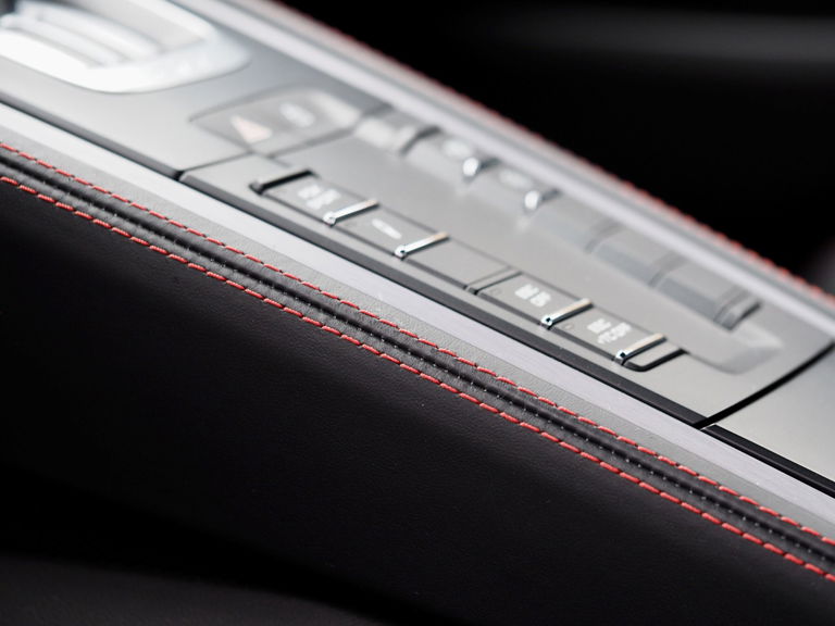 Porsche 718 Cayman GT4