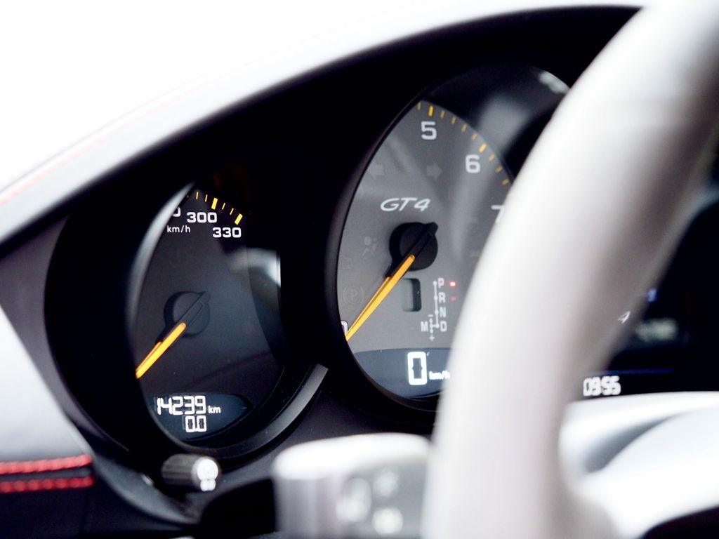 Porsche 718 Cayman GT4