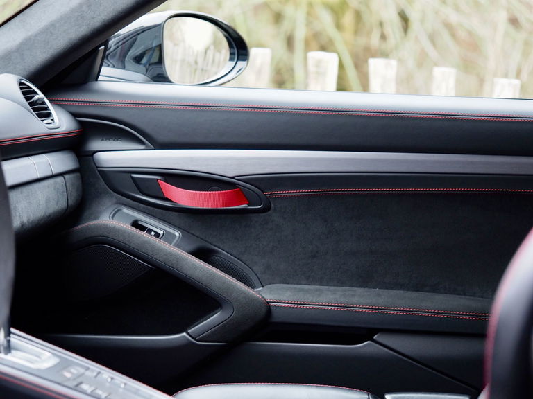 Porsche 718 Cayman GT4