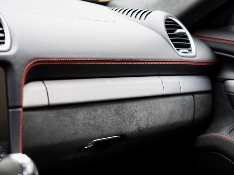 Porsche 718 Cayman GT4