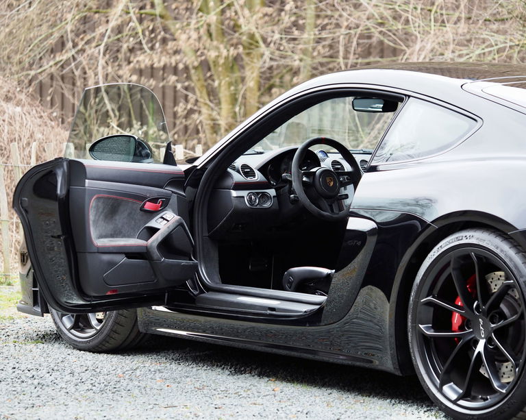 Porsche 718 Cayman GT4
