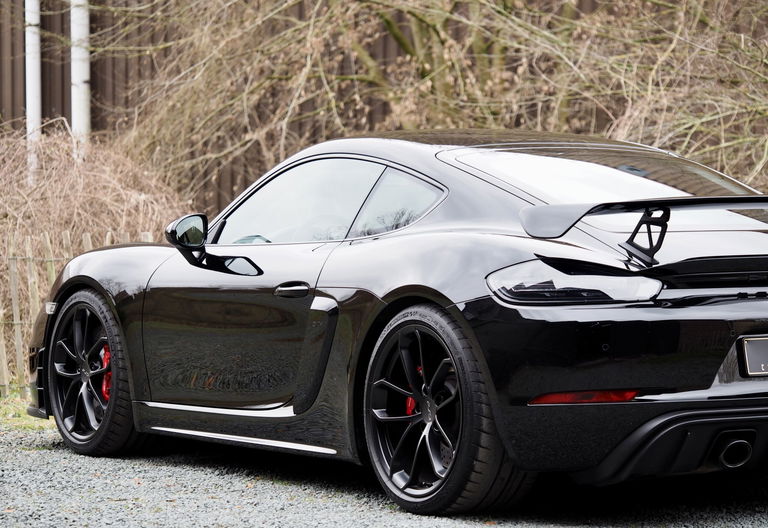 Porsche 718 Cayman GT4