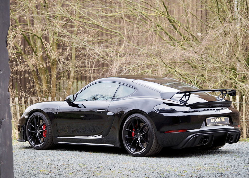Porsche 718 Cayman GT4