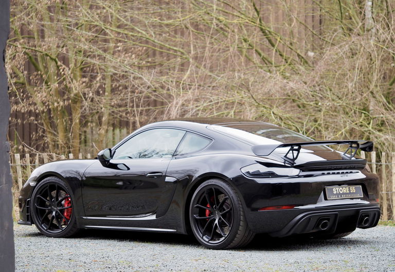 Porsche 718 Cayman GT4