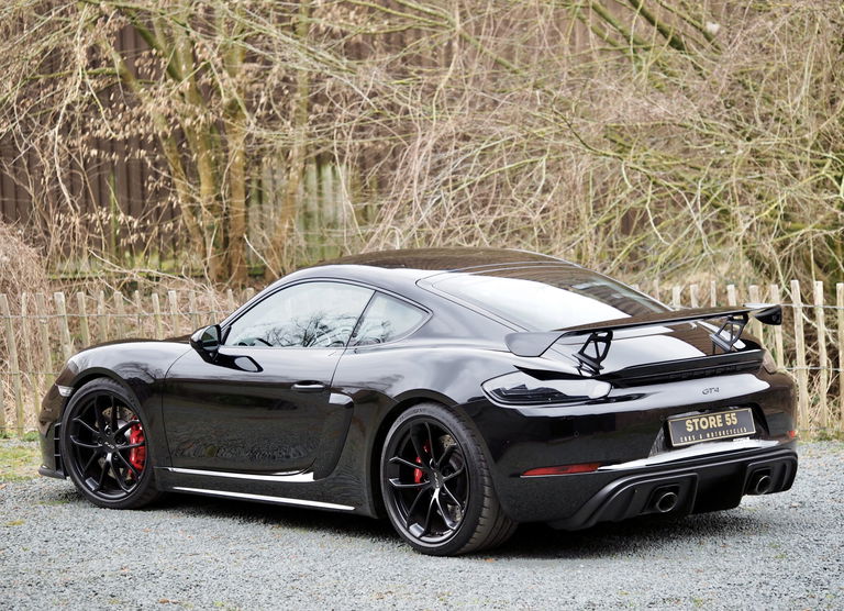 Porsche 718 Cayman GT4
