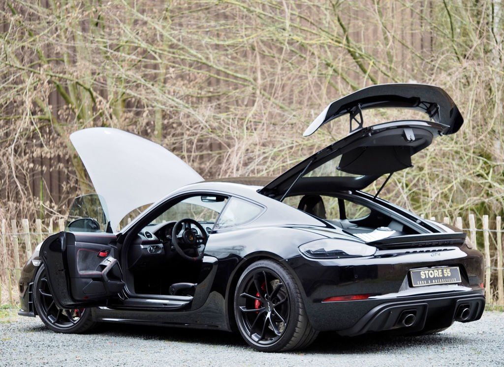 Porsche 718 Cayman GT4