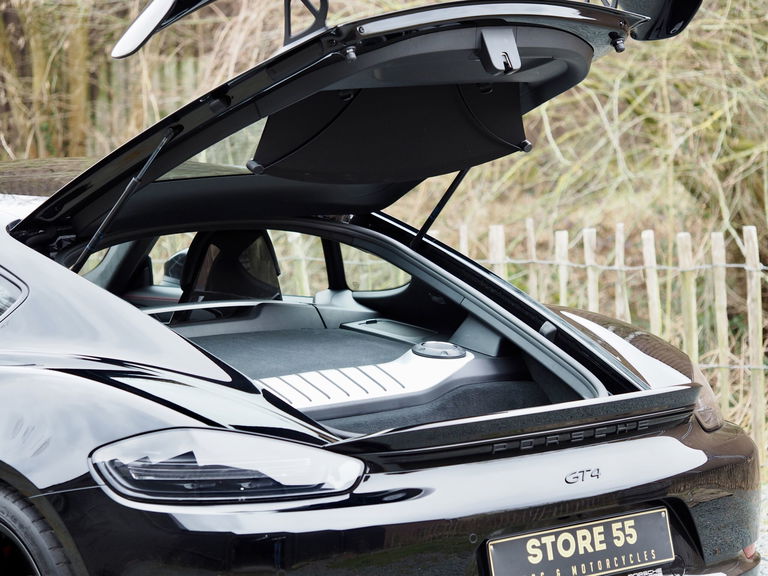 Porsche 718 Cayman GT4