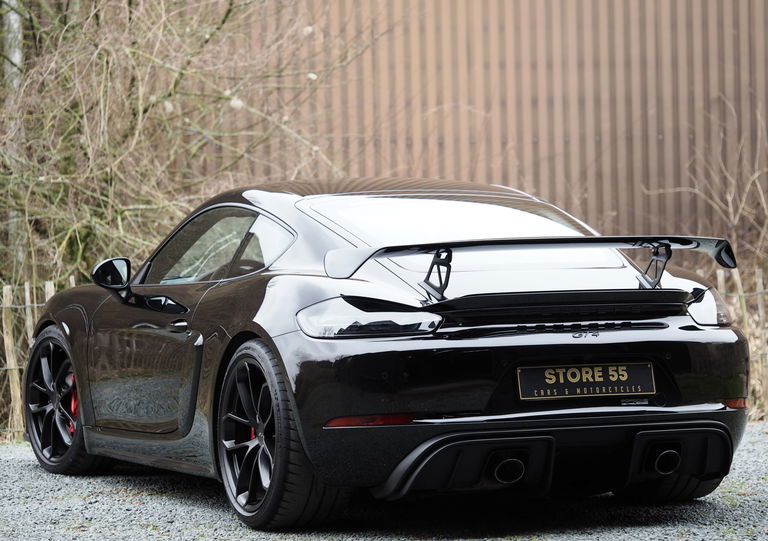 Porsche 718 Cayman GT4