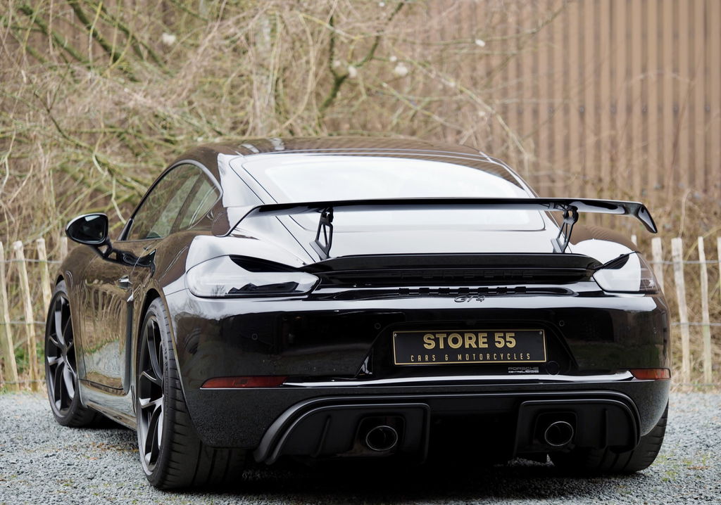 Porsche 718 Cayman GT4