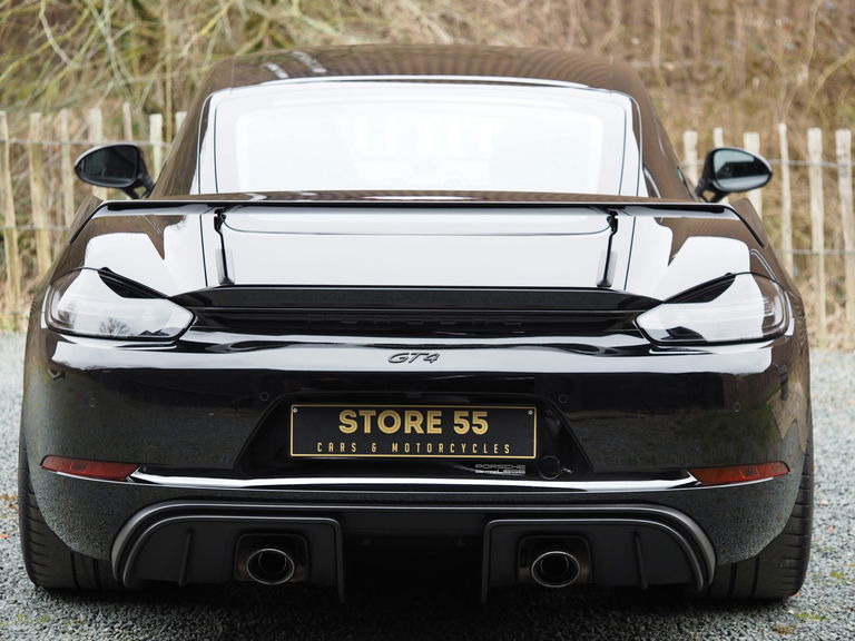 Porsche 718 Cayman GT4