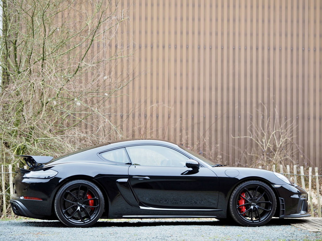 Porsche 718 Cayman GT4