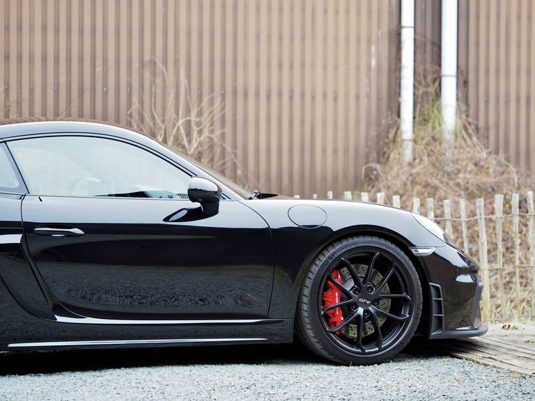 Porsche 718 Cayman GT4