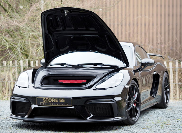 Porsche 718 Cayman GT4