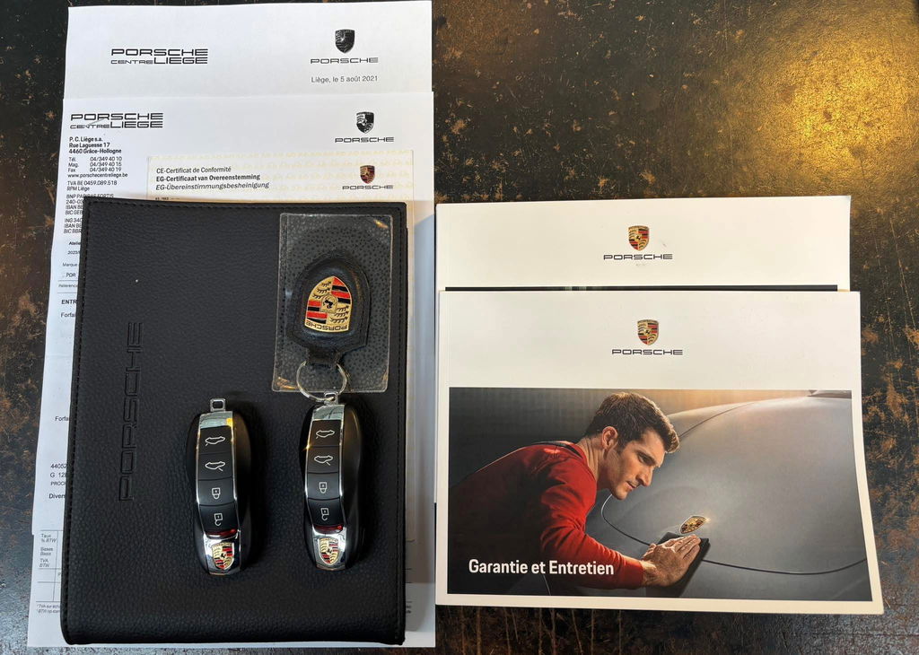 Porsche 718 Cayman GT4