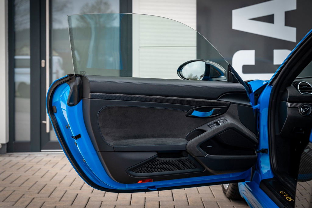 Porsche 718 Cayman GT4 RS