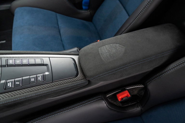 Porsche 718 Cayman GT4 RS