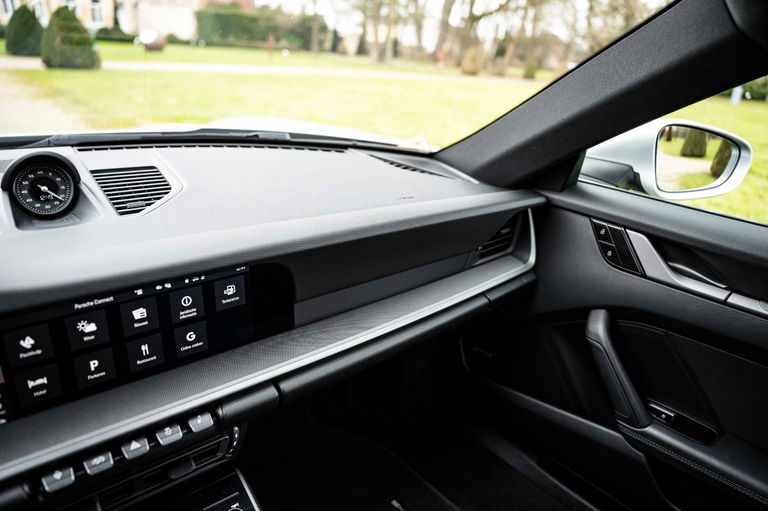 Porsche 992 Carrera 4