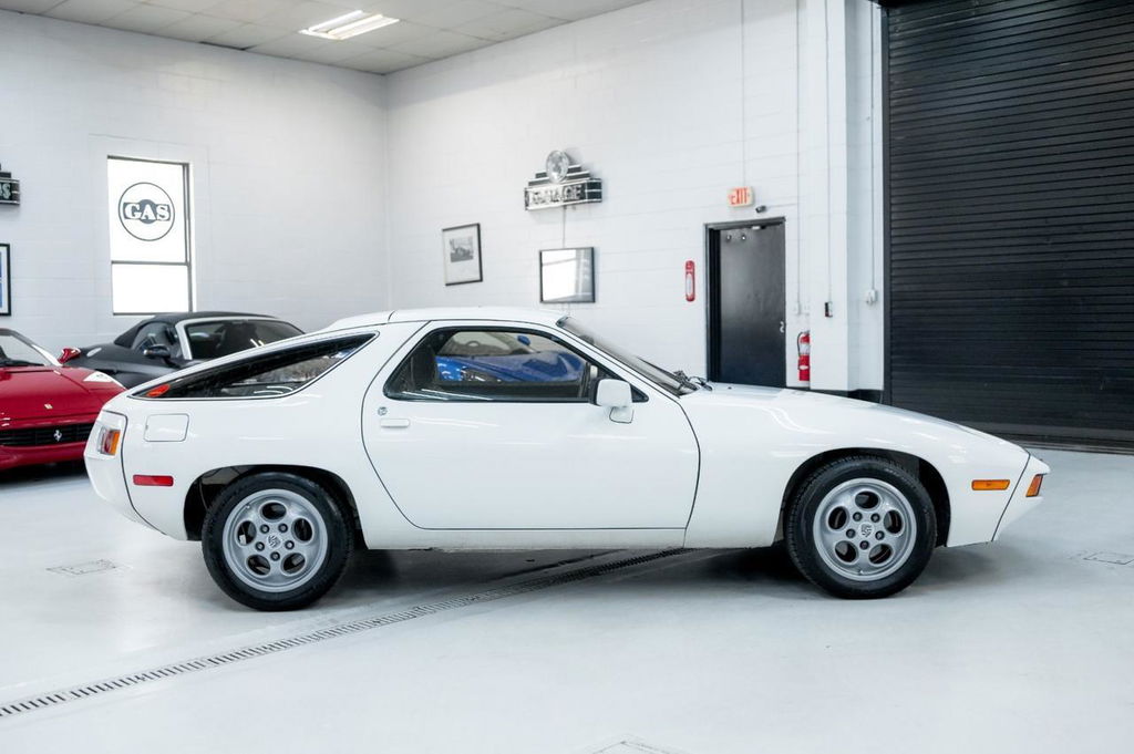 Porsche 928
