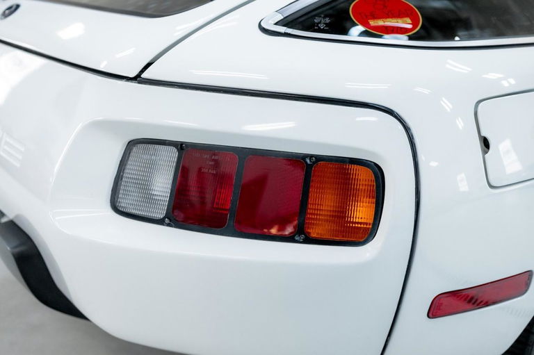 Porsche 928