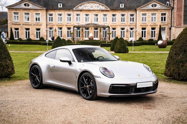 Porsche 992 Carrera 4