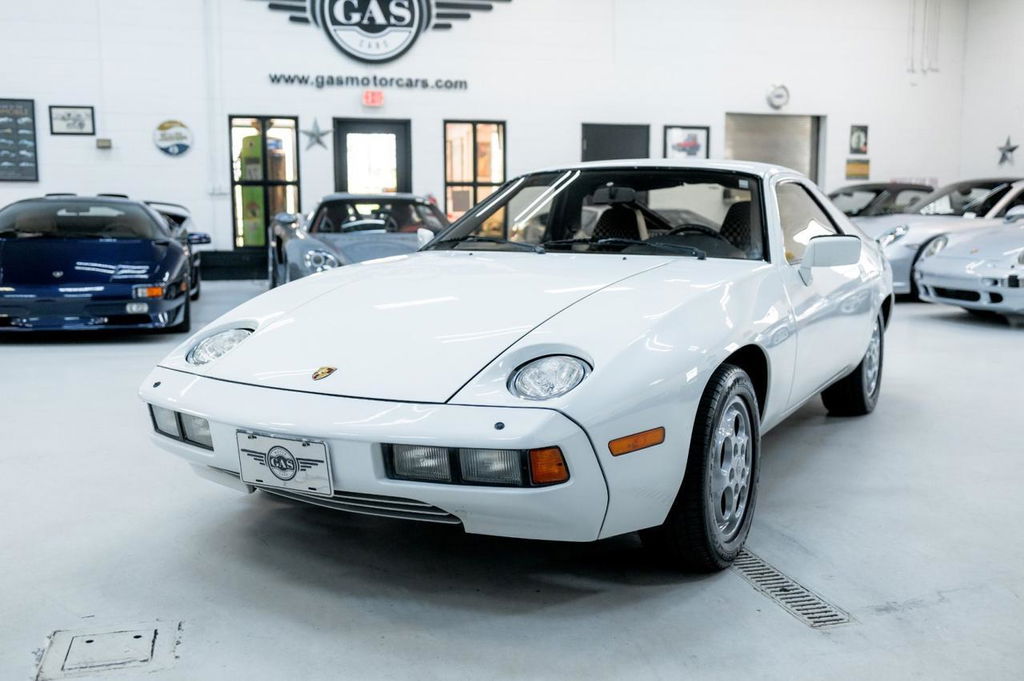 Porsche 928