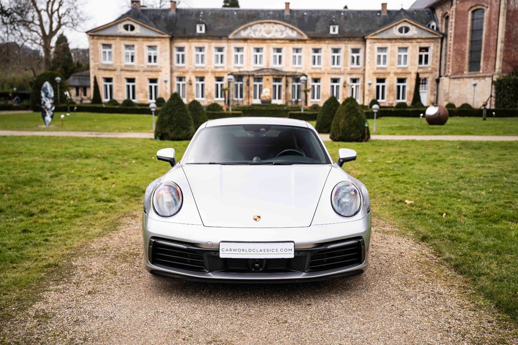 Porsche 992 Carrera 4