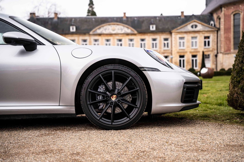 Porsche 992 Carrera 4